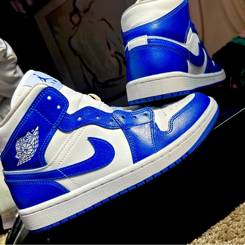 Size 7 Kentucky blue they retail for 130